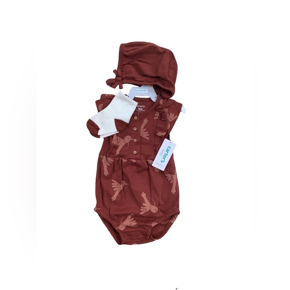 Carter's NWT Size 12 Months 3 Piece Romper, Bonnet and Socks Set